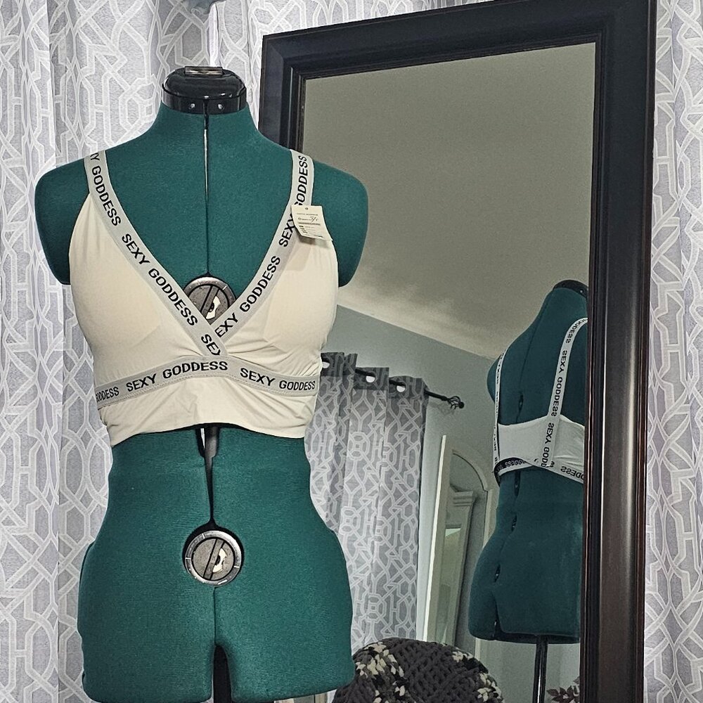 Quinweiyi “Sexy Goddess” Sports Bra – NWT